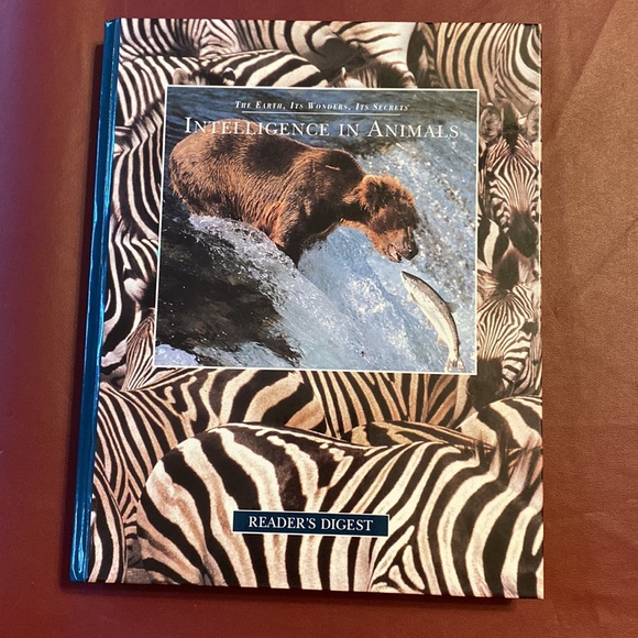 Books:Scholastic Encyclopedia ANIMALS & Reader’s Digest INTELLIGENCE IN ANIMALS - Picture 2 of 16